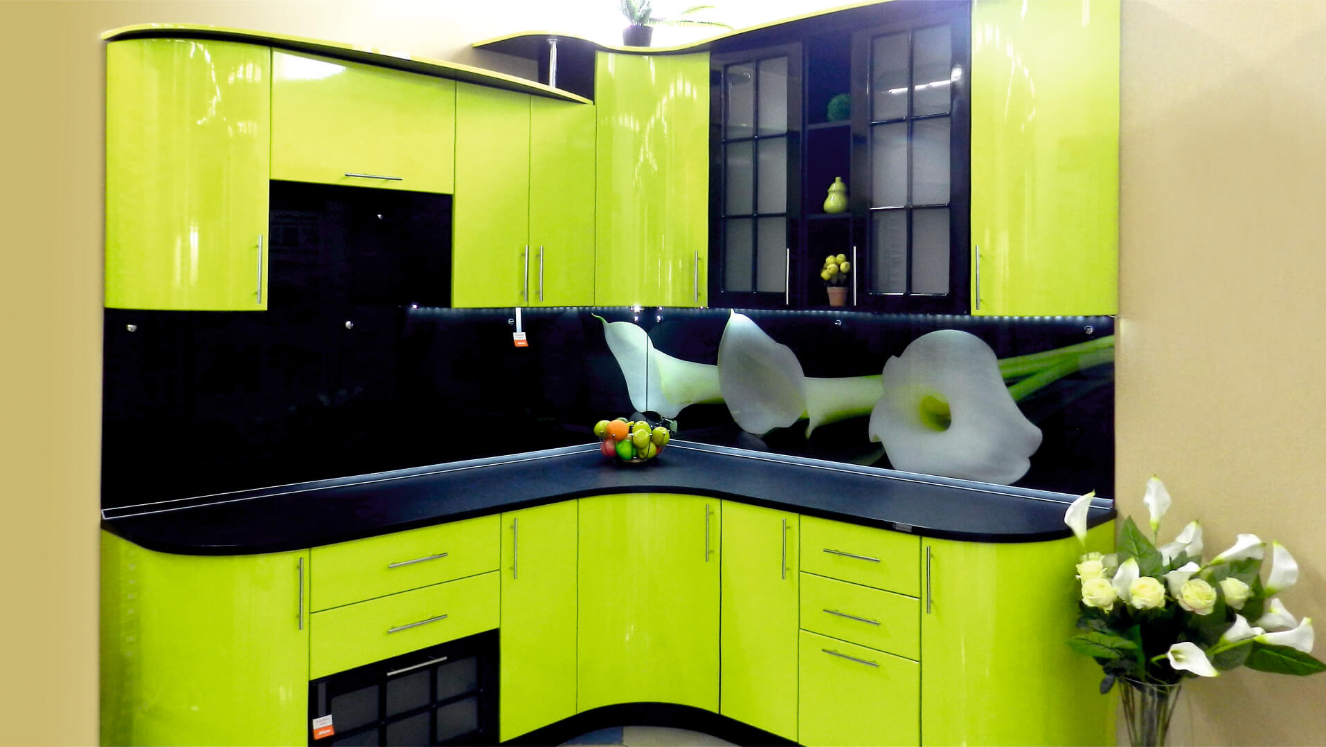 Черно зеленая кухня. Кухонный гарнитур зеленый. Салатовый кухонный гарнитур. Кухонный гарнитур зеленый с черным. Угловые кухни.