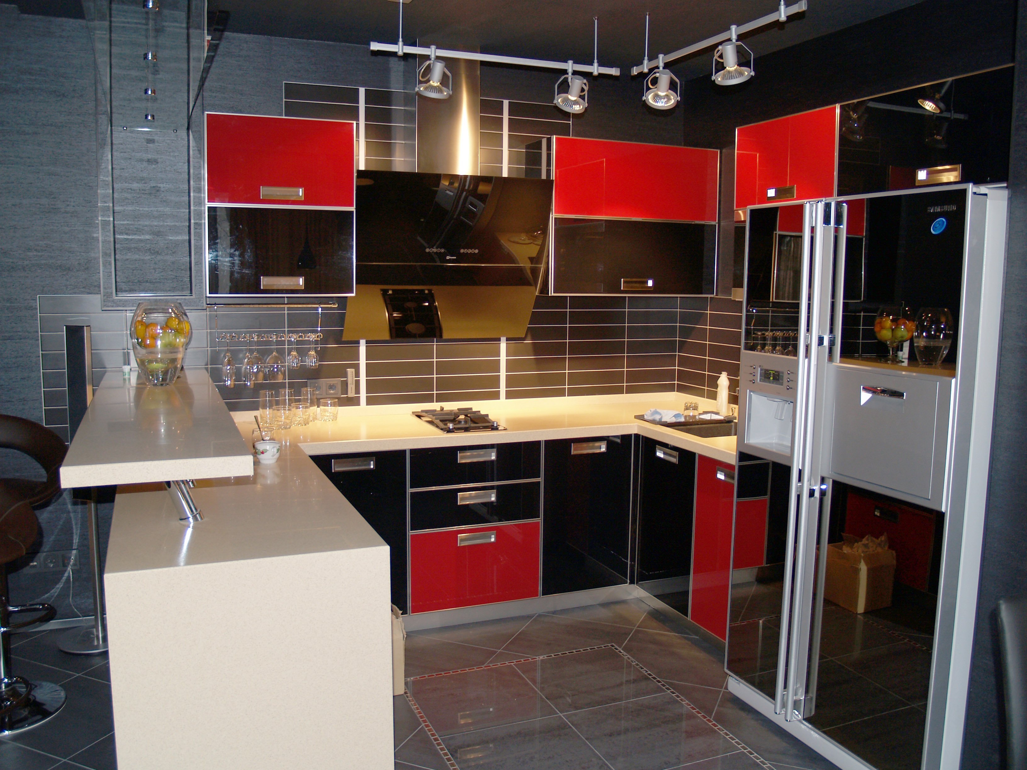Кухни мебель красный черный