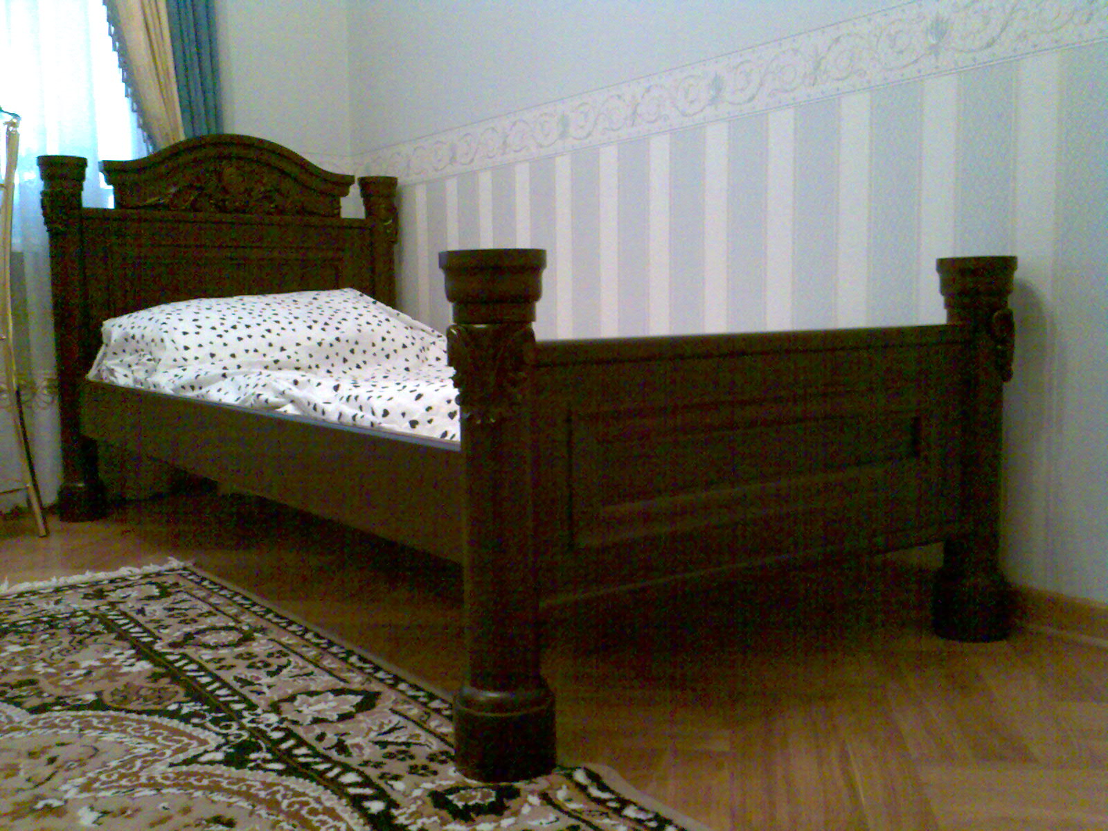 Кровать 1 спальная из массива