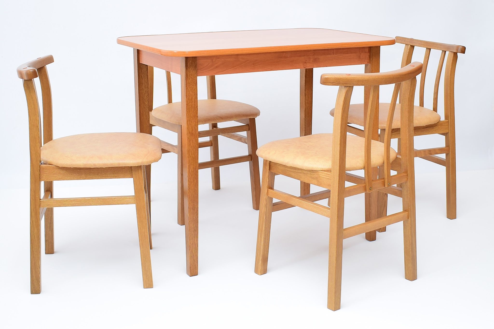 производим столы и стулья
