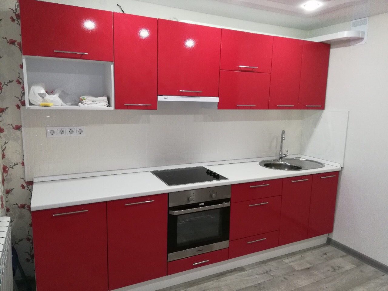 кухонный гарнитур красно белый фото