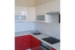 Угловая бело-красная кухня - Мебельная фабрика «Барокко Плюс»