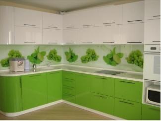 Зеленая кухня с фасадами из мдф Софи-1