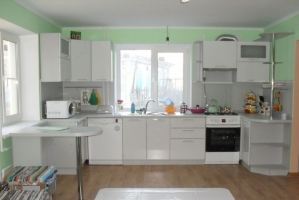Белая п-образная кухня - Мебельная фабрика «Астро»