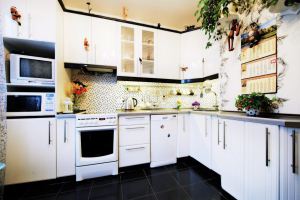 Белая угловая кухня - Мебельная фабрика «Lakma»