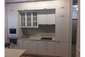 Большая прямая белая кухня - Мебельная фабрика «Командор»
