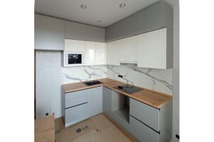 Кухня угловая с антресолями - Мебельная фабрика «Кухни Плюс»