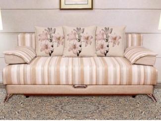 Светлый диван с полосками 