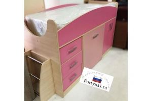 Кровать-чердак розовая