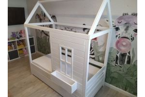 Кровать-домик Фантазия с окном - Мебельная фабрика «Кроваткин18»