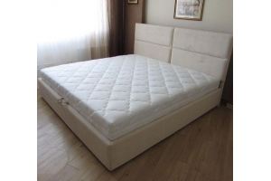 Кровать мягкая светлая - Мебельная фабрика «DOSS»