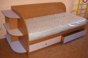 Кровать с ящиками и полками
