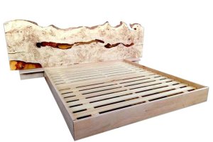 Кровать со слэбом из тополя
