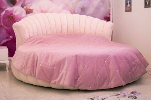 Круглая розовая кровать София - Мебельная фабрика «Андреа»