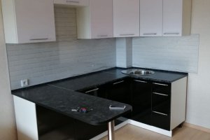Кухня черно-белая - Мебельная фабрика «RiN Мебель»