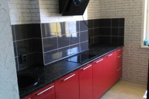 Кухня красная минимализм - Мебельная фабрика «RiN Мебель»
