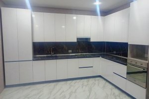 Кухня угловая светлая - Мебельная фабрика «С-Корпус»