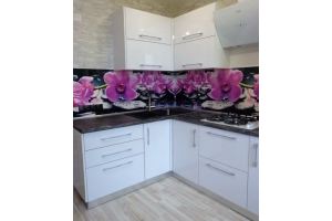 Кухня белая с фартуком Цветы - Мебельная фабрика «IDEA»