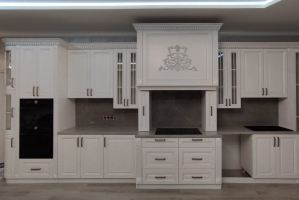 Кухня белая в стиле Барокко - Мебельная фабрика «Кухни Семья»