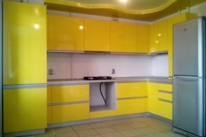 Кухня глянцевая желтая