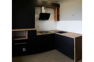 Кухня небольшая чёрная матовая 02 - Мебельная фабрика «Милый Шкаф»