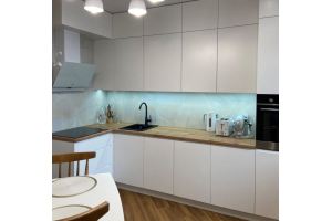 Кухня с матовыми фасадами с интегрированными ручками - Мебельная фабрика «NEXT мебель»