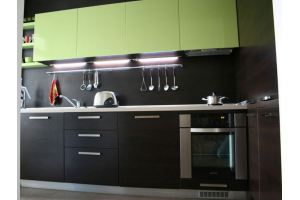 Кухня современная 06 зеленая с венге - Мебельная фабрика «Гранд Мебель 97»