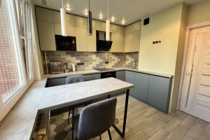 Кухня угловая с барной стойкой - Мебельная фабрика «Kuga Home»