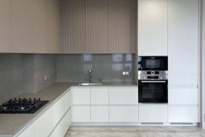 Кухня угловая светлая МДФ - Мебельная фабрика «Kuga Home»