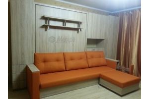 Мебель-трансформер с оранжевым диваном