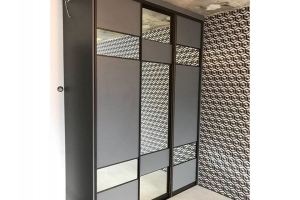 Современный шкаф-купе с зеркалом - Мебельная фабрика «Технологии комфорта»