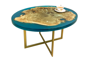 Столик из тополя в заливке смолой - Мебельная фабрика «ДревоДизайн»