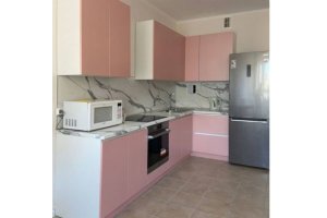 Угловая кухня в розовом цвете - Мебельная фабрика «Элна»
