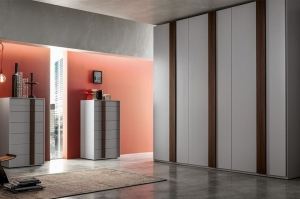 Встроенный светлый шкаф-купе - Мебельная фабрика «Новая мебель»